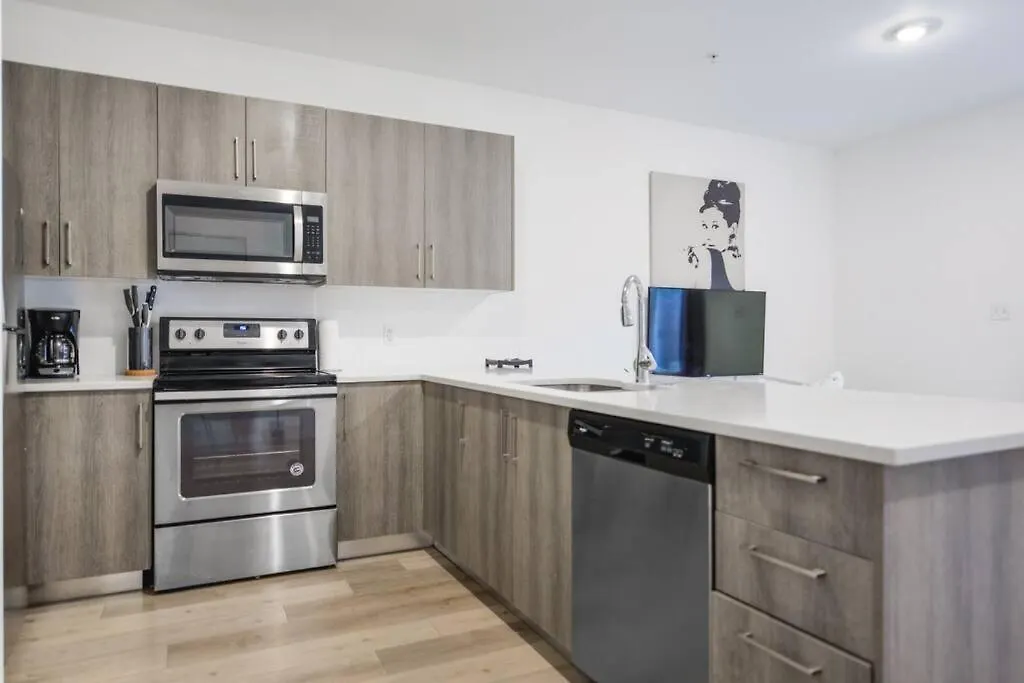 Fantastic Townhouse 15minutes From The *