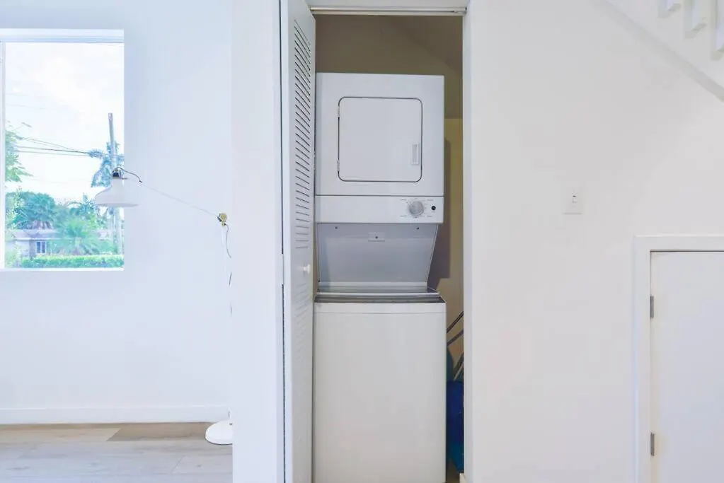 Amazing Town House 15 Min From The Beach Wfree Parking *