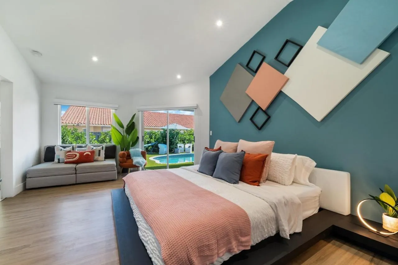 Breezy Oasis With Pooltable, Heated Pool, Golf & Gazeebo L29 迈阿密
