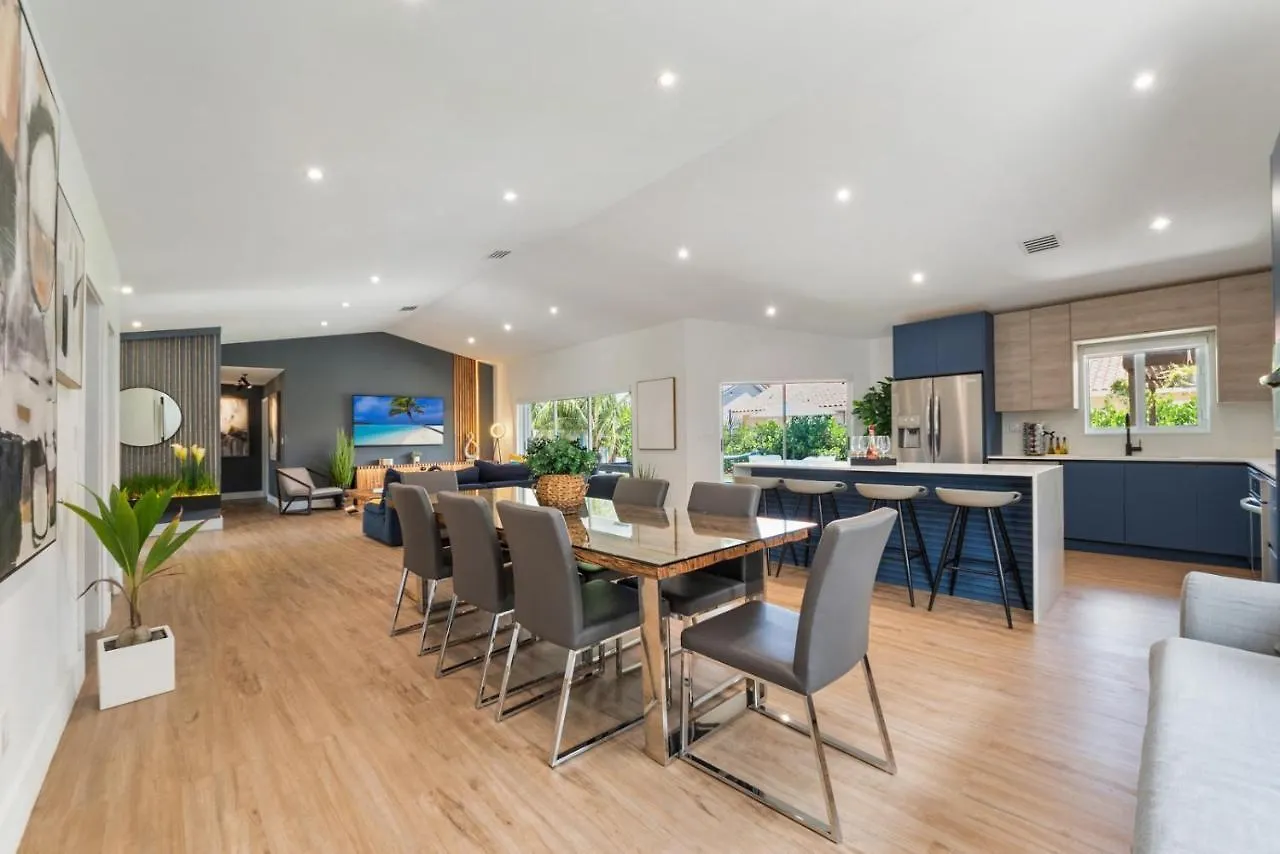 Hébergement de vacances Breezy Oasis With Pooltable, Heated Pool, Golf & Gazeebo L29 *