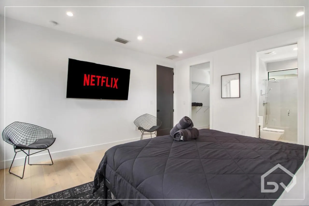 Noir Design District 4br & 2ba Sleeps 14 With Grill, Pool Table, Pool & Villa