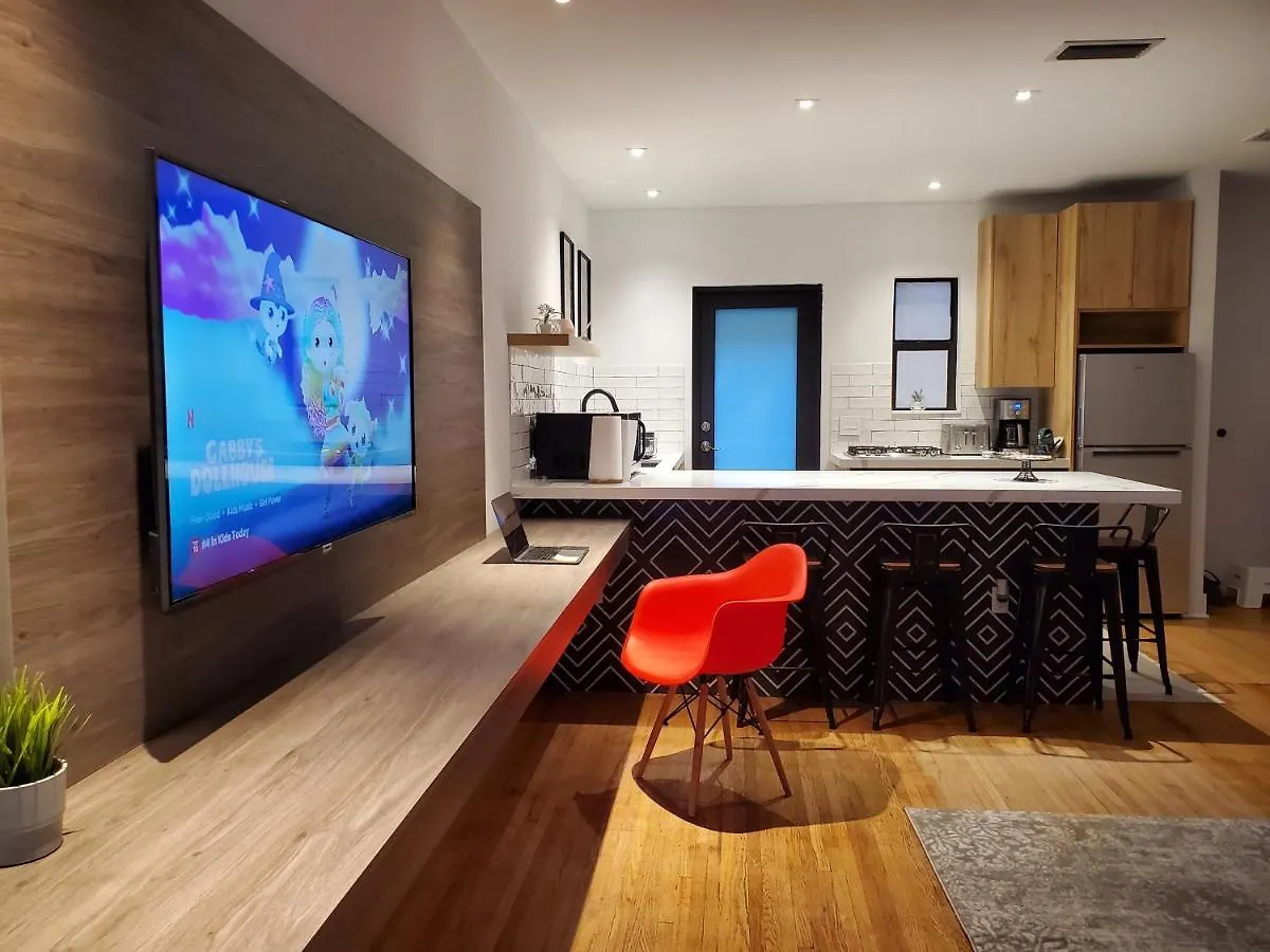 Casa Cuba In Little Havana, Brickell, Calle 8 And 10 Minutes To The Free Parking Appartement