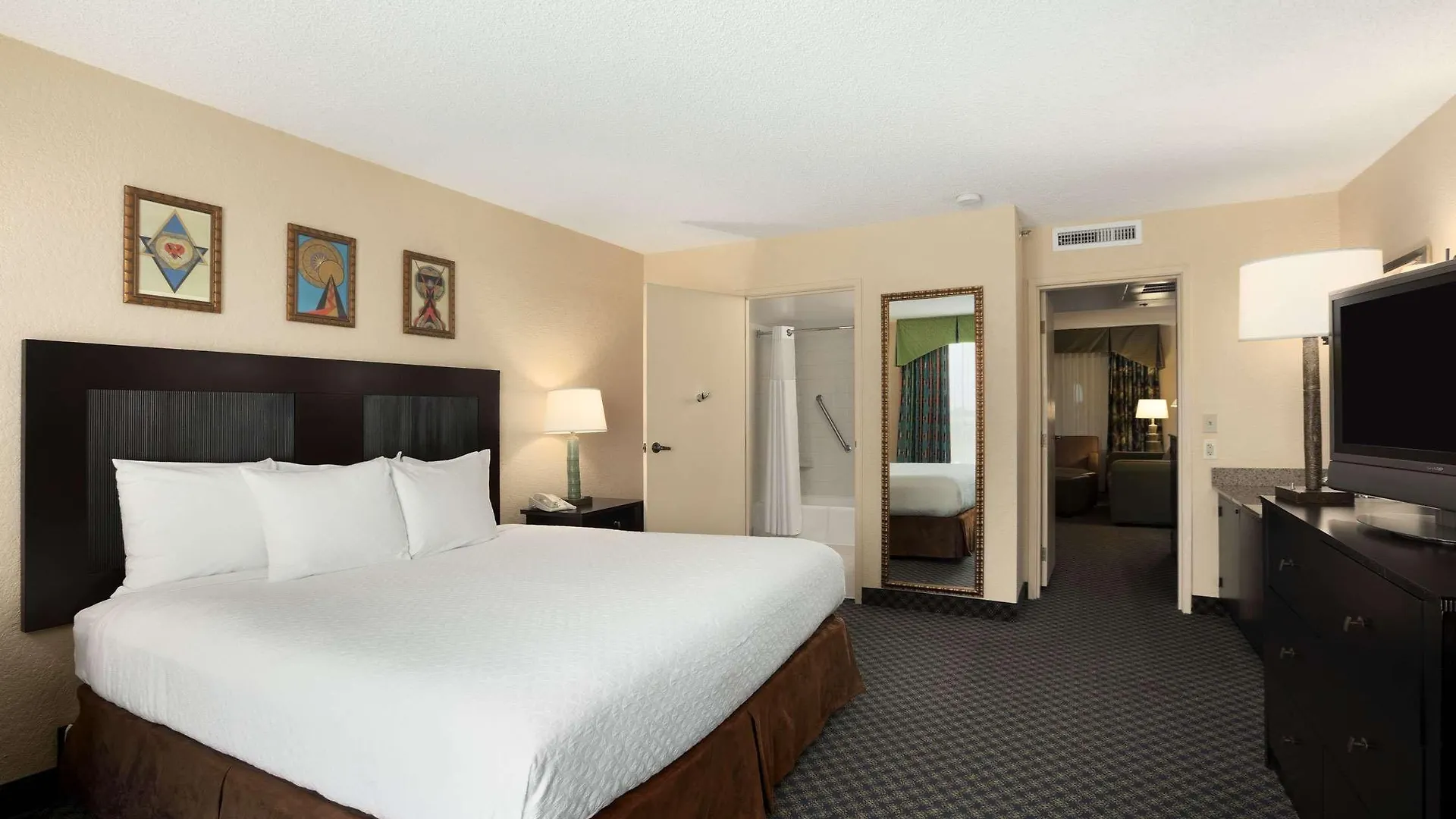Hotel Embassy By Hilton International Airport