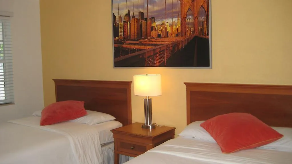 Отель Travelodge By Wyndham Biscayne Bay 3*