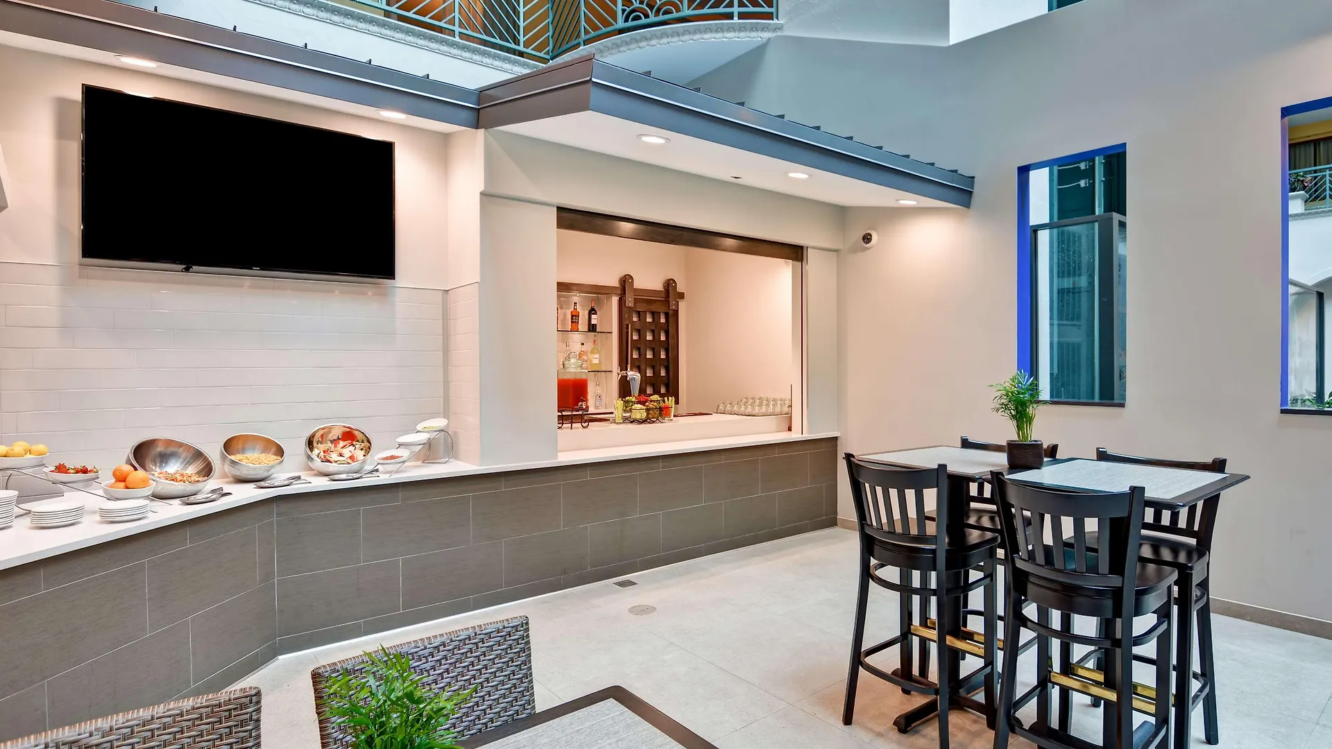 Hotel Embassy By Hilton International Airport Miami