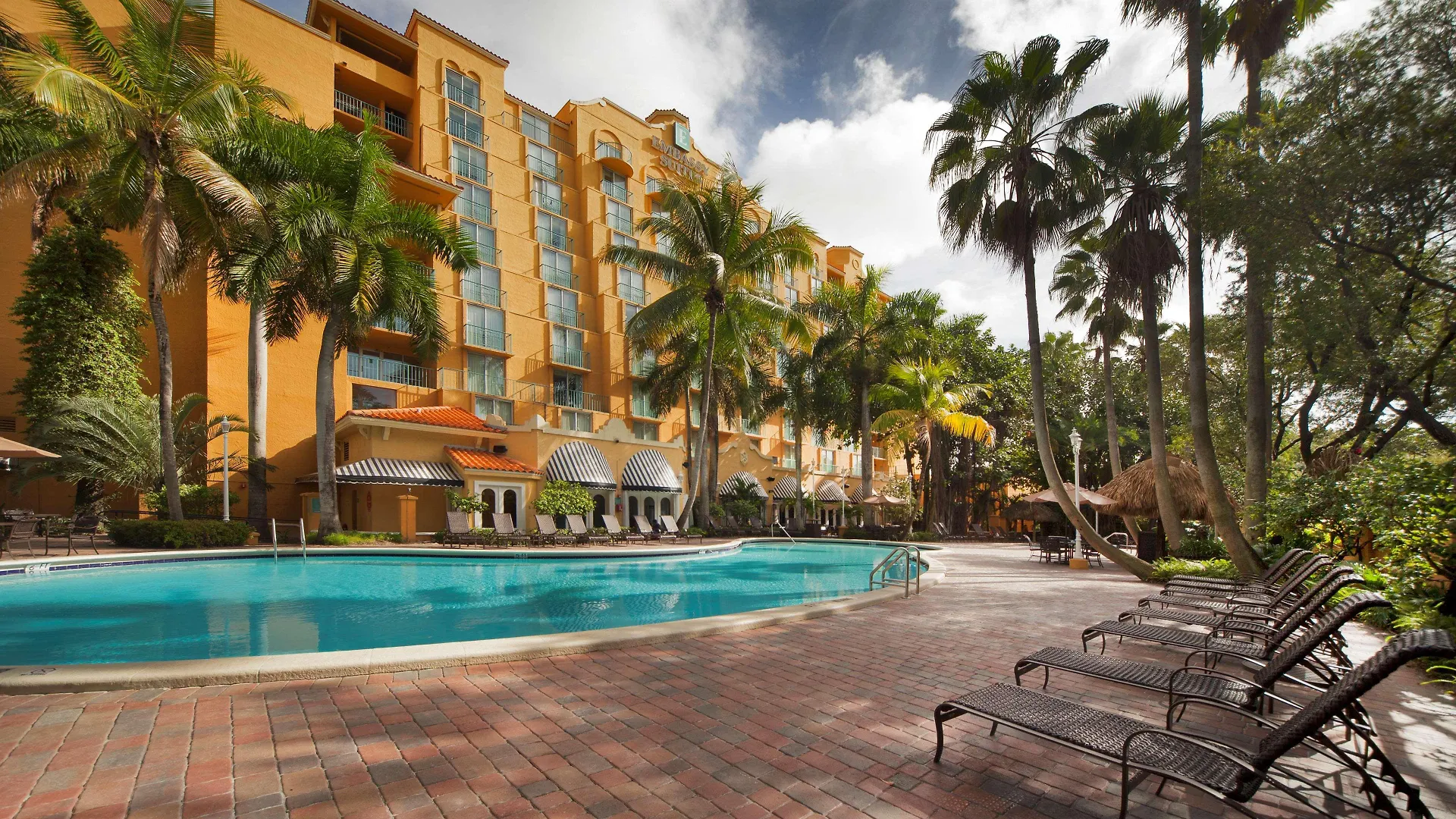 Hotel Embassy By Hilton International Airport Miami