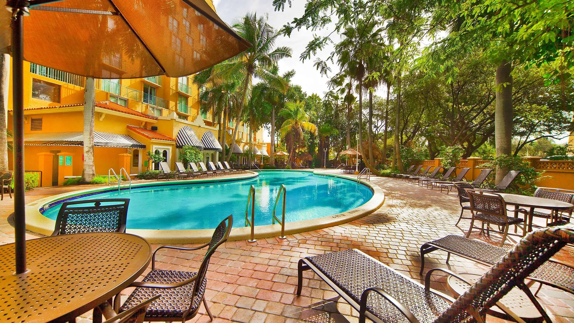 Hotel Embassy By Hilton International Airport 4*