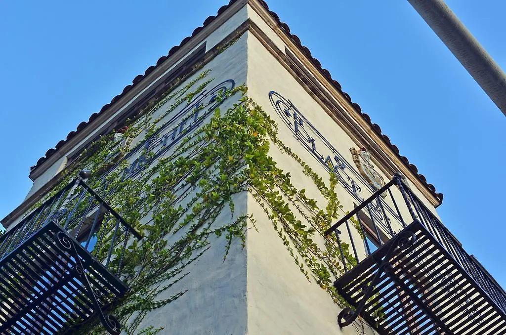 Ξενοδοχείο St. Michel 3*