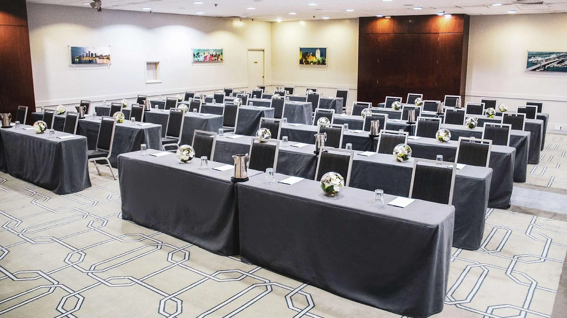 Hilton Downtown Otel 4*