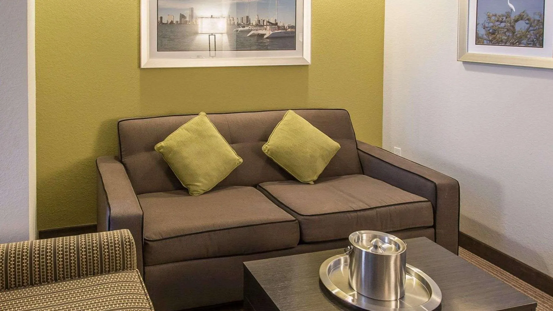Comfort Miami Airport North 3*