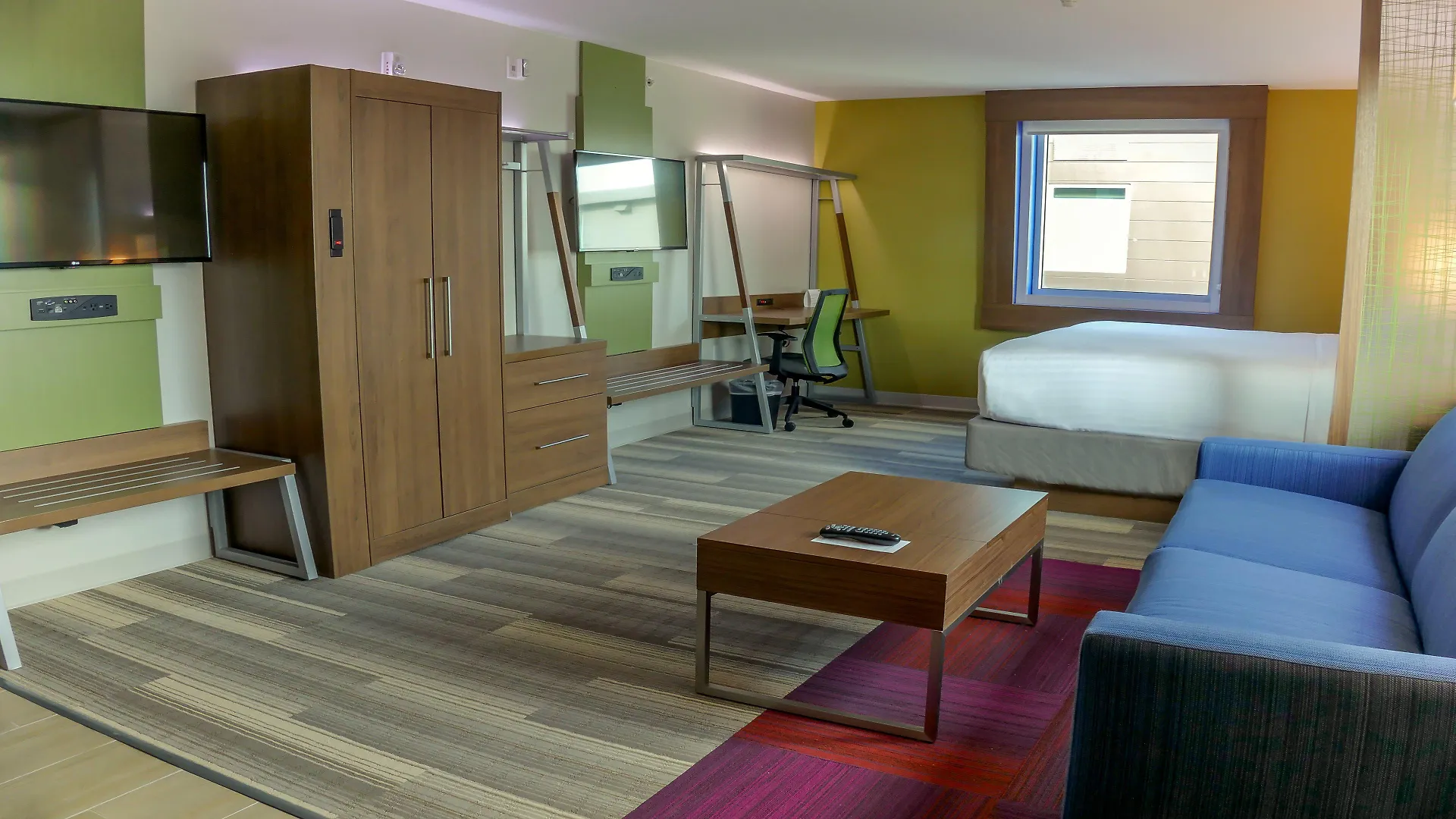 Express & Airport East By Ihg Hotel