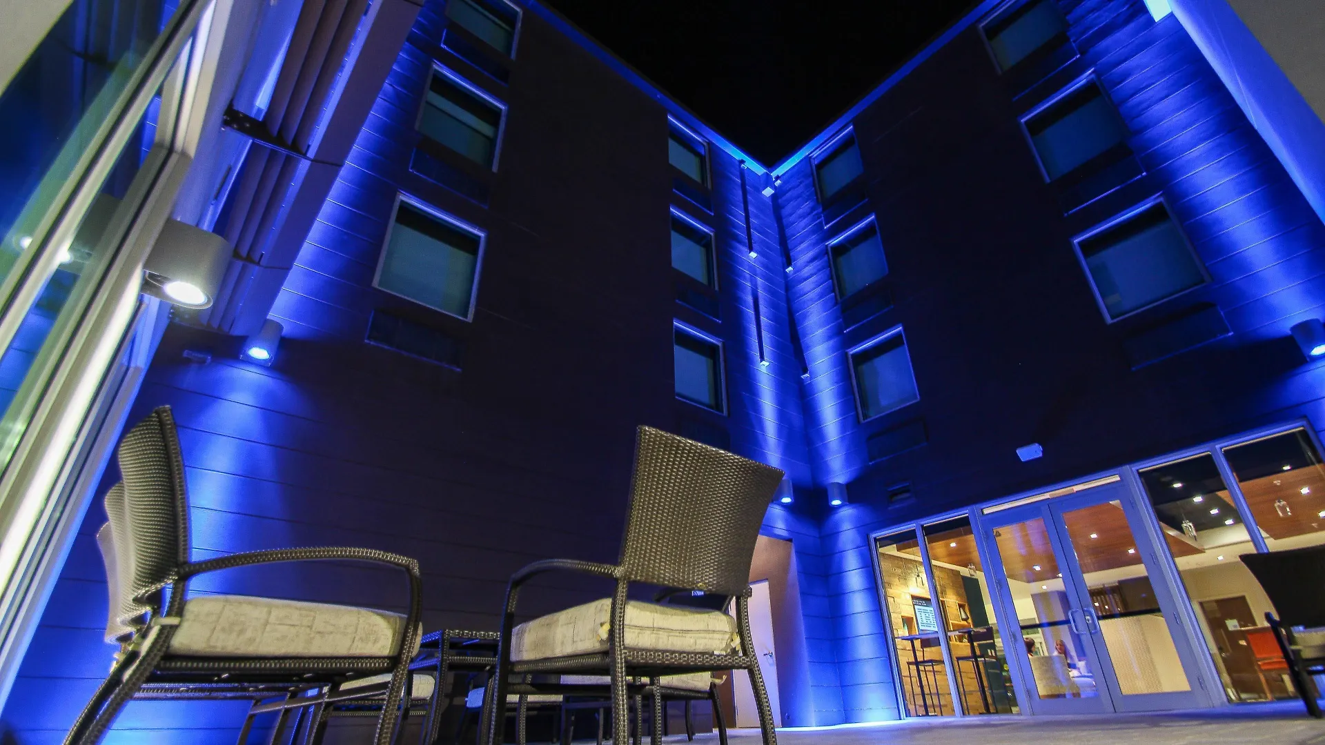 Express & Airport East By Ihg Hotel
