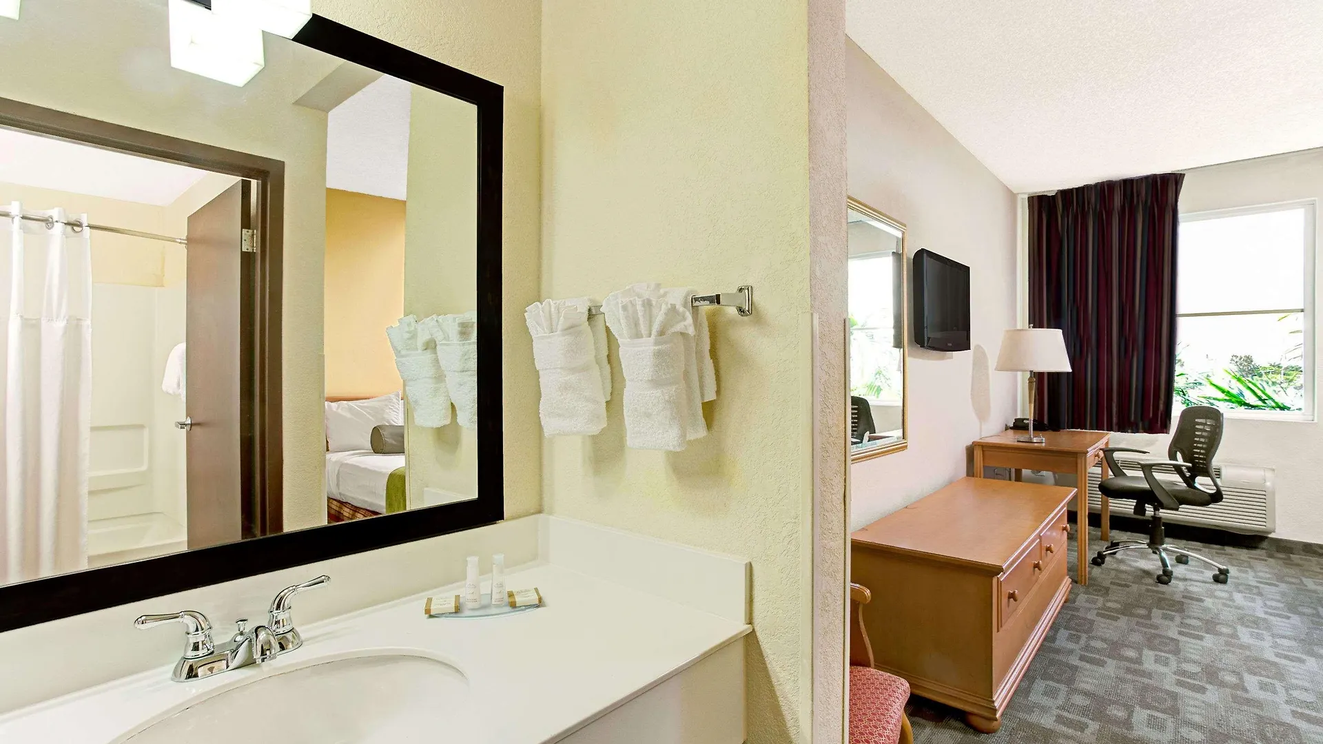 Hotel Spark By Hilton Doral Miami