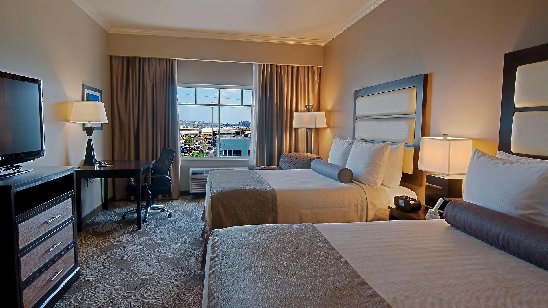 Western Miami Airport North & 3*
