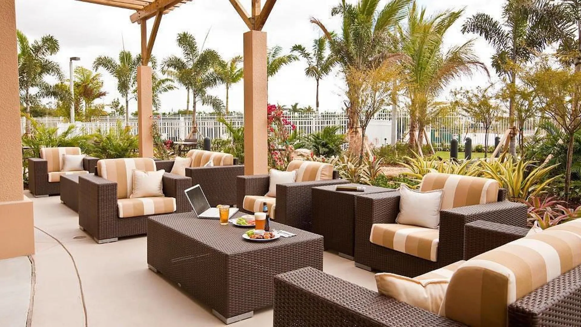 Courtyard By Marriott Miami West/fl Turnpike Hotel
