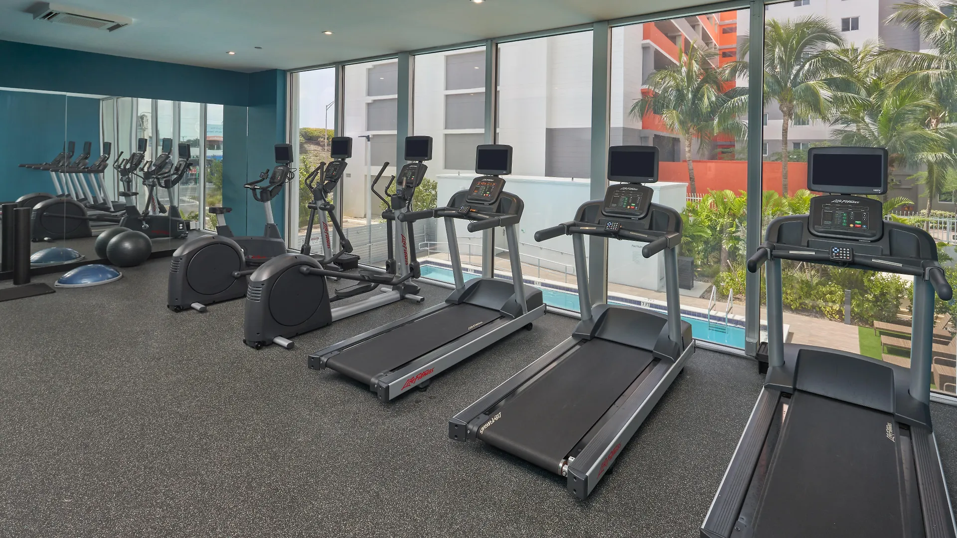 Отель Hampton & Airport South/blue Lagoon 3*
