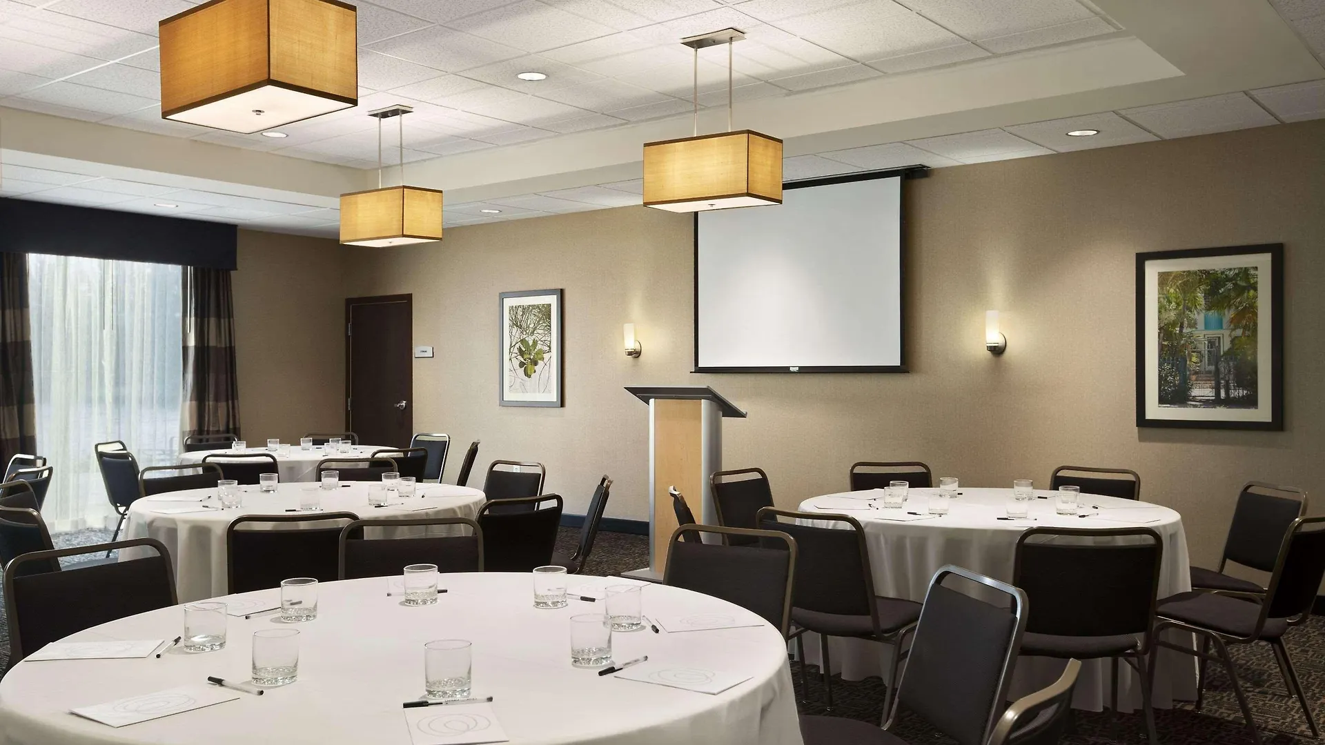 Express Airport-blue Lagoon Area By Ihg 4* Miami