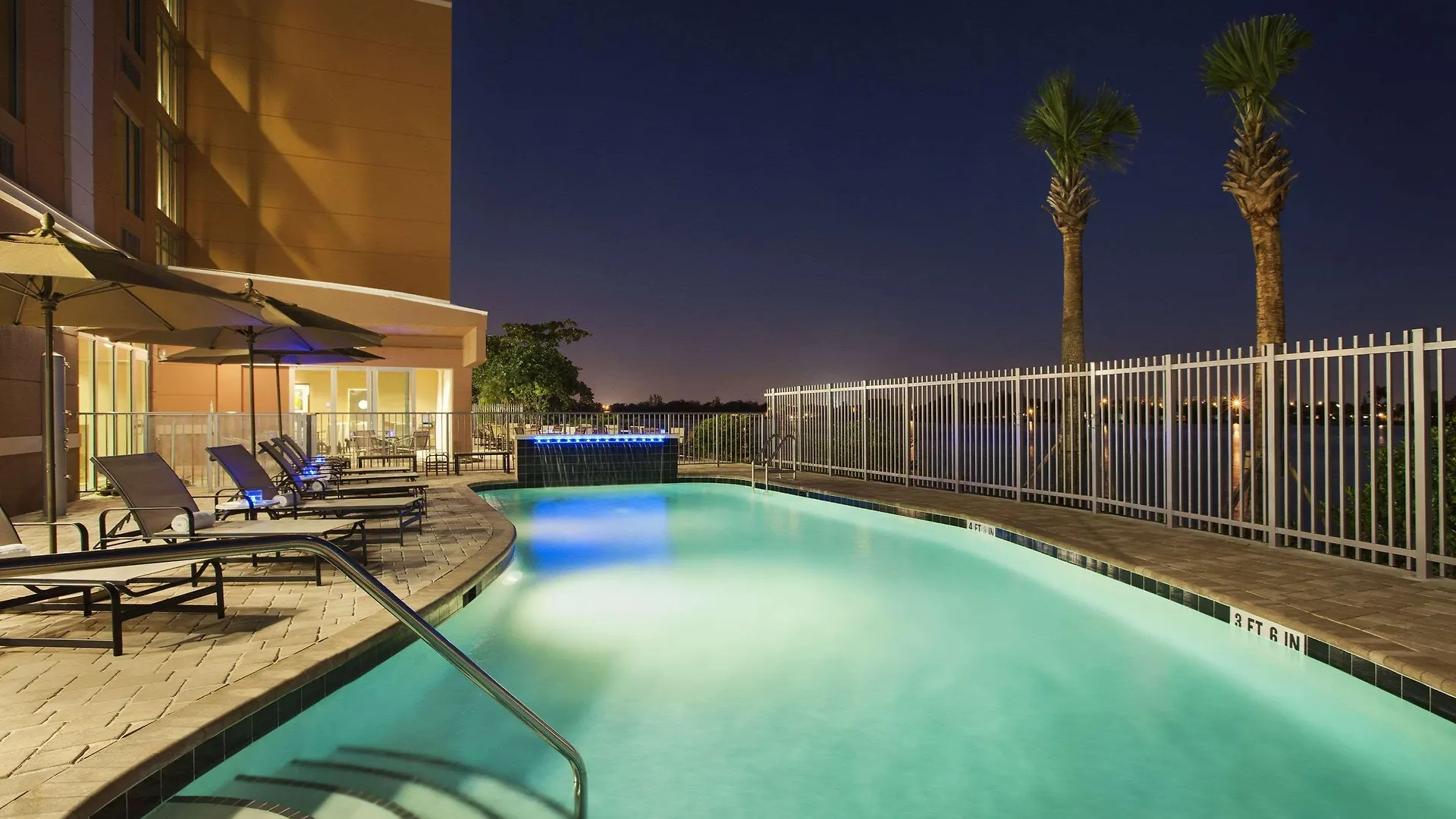 Hotel Express Airport-blue Lagoon Area By Ihg 4*