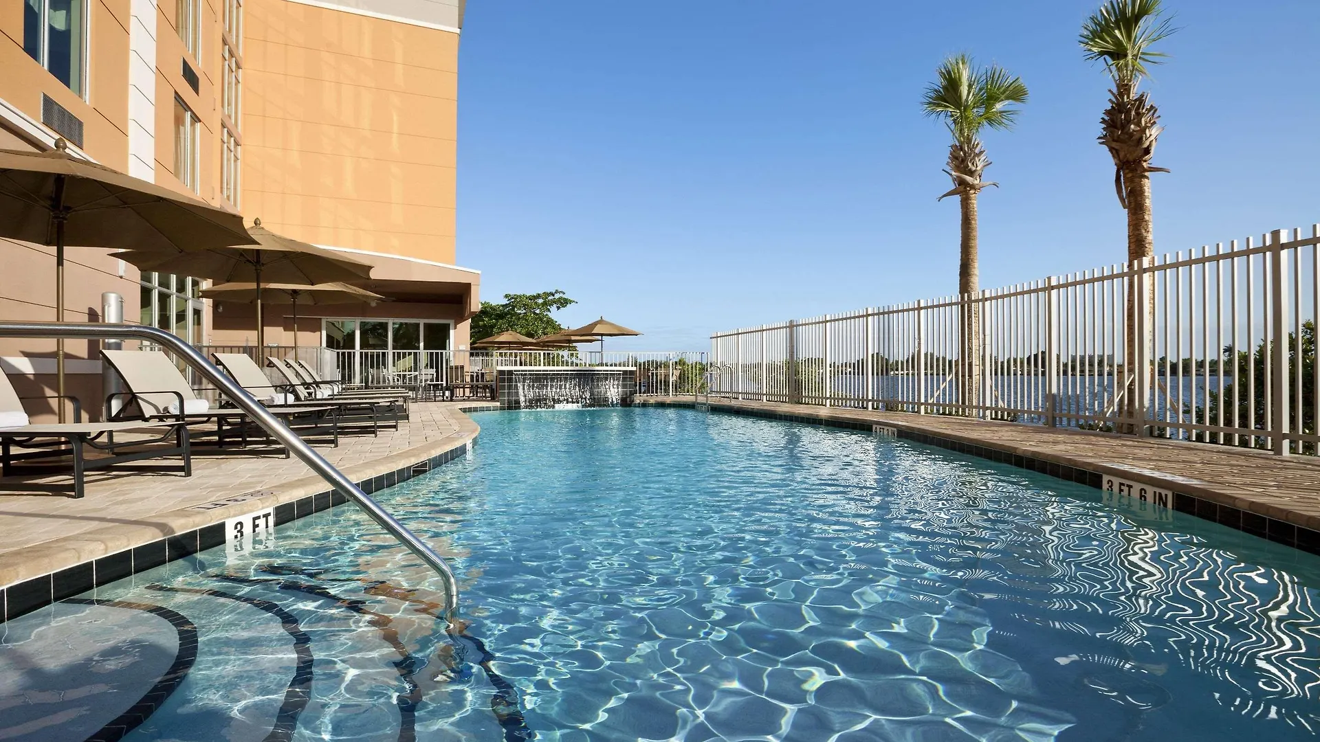 Express Airport-blue Lagoon Area By Ihg Hotel Miami