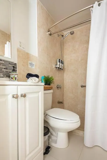 Sleeps 3, Cozy, Boho Style, In The Heart Of -free Parking *
