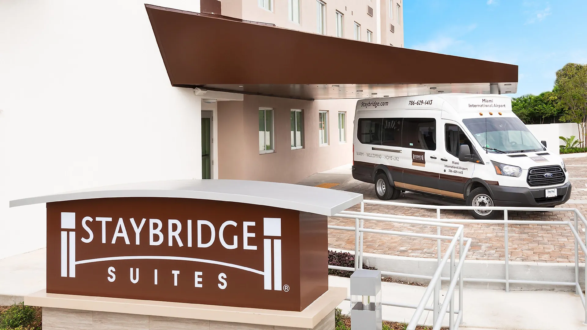 Hotel Staybridge - International Airport By Ihg 3*