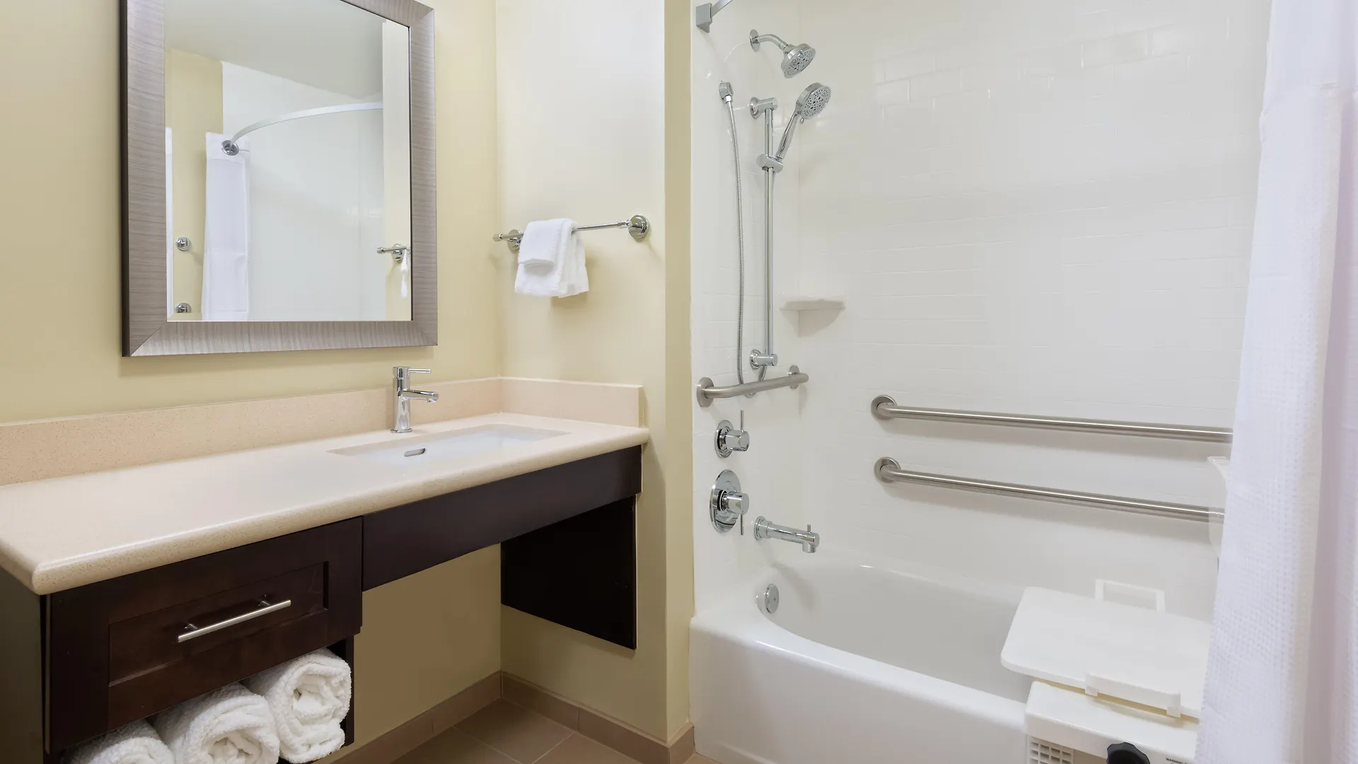 Hotel Staybridge - International Airport By Ihg