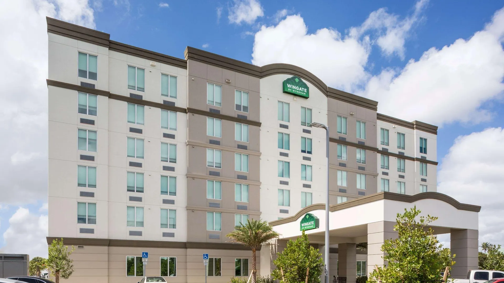 Wingate By Wyndham Miami Airport Hotel 3*