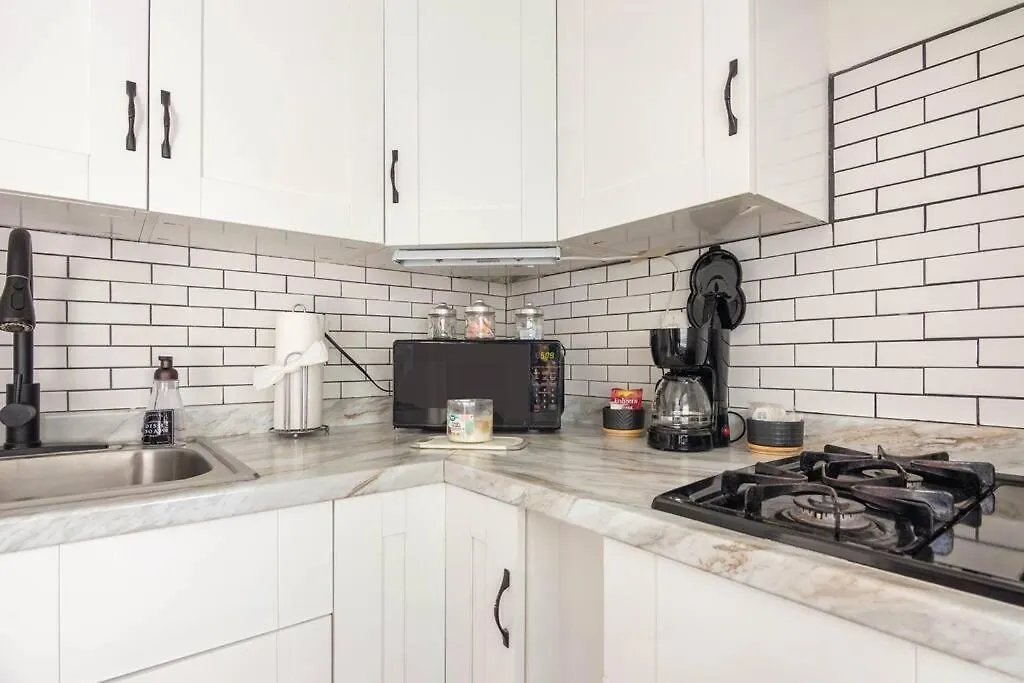 Apartment Sleeps 3, Cozy, Boho Style, In The Heart Of -free Parking