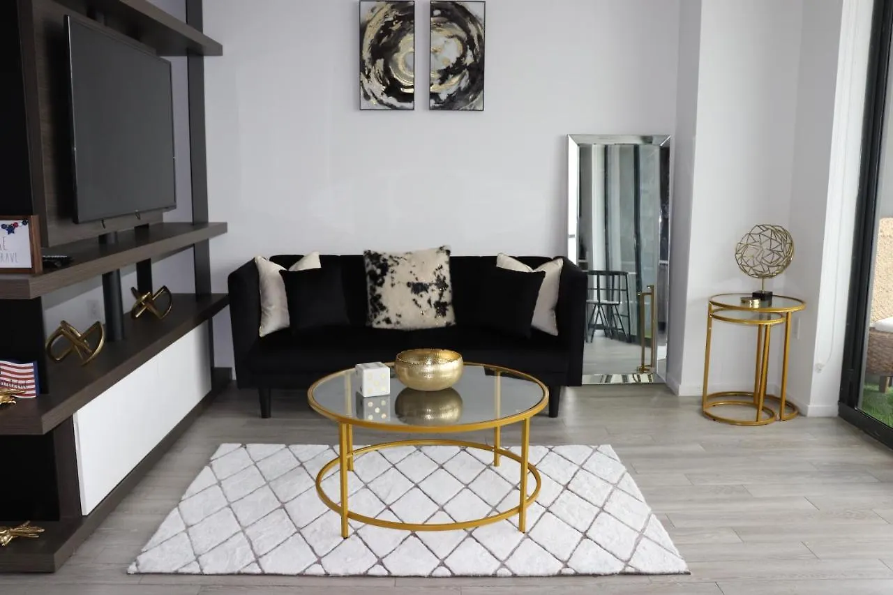 Luxury Apartment *