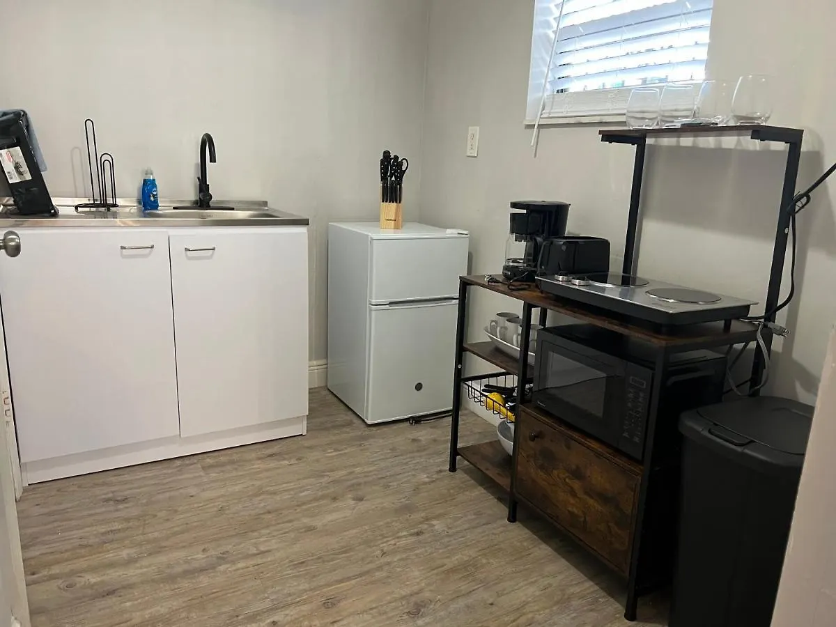 Guest house Coral Gable Studio W/free Parking & Wifi