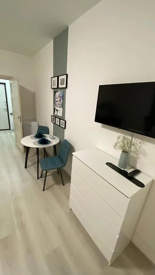 Small Studio In Apartment *