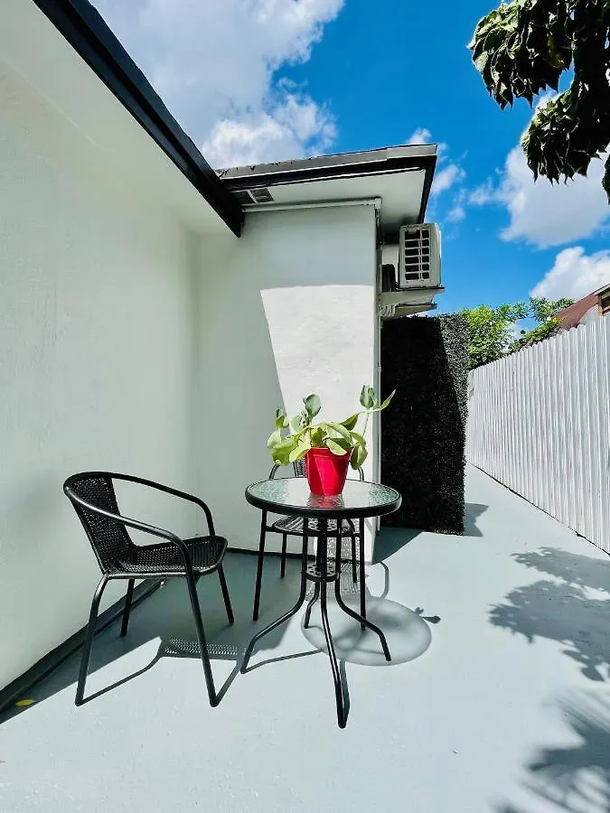 Our Lovely Nest, Free Parking & Wi-fi Apartment