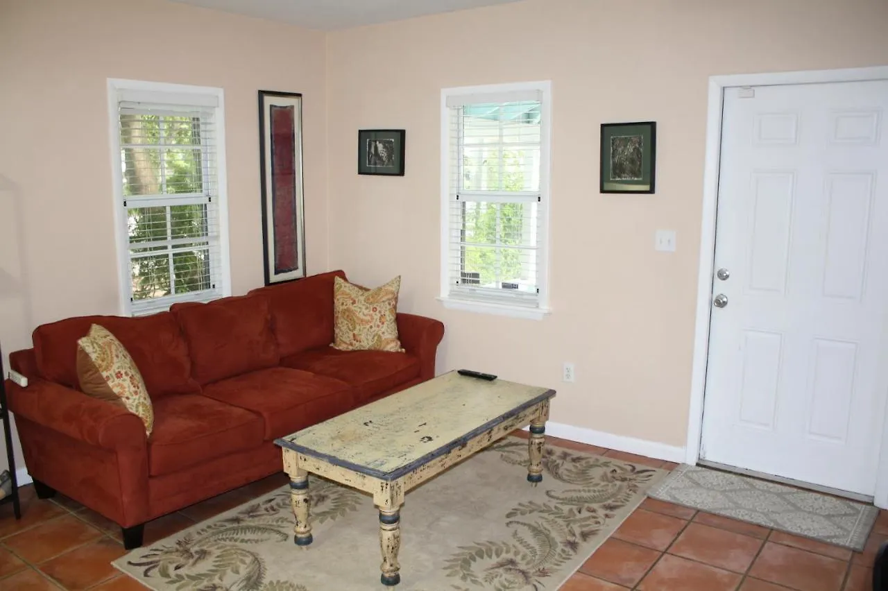펜션 Key West Style Historic In Coconut Grove Florida, The Blue House 마이애미