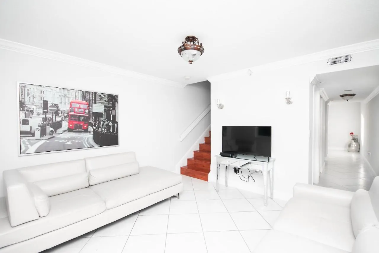 Beautiful 2/2.5 W/free Parking Fast Wifi Apartamento Miami