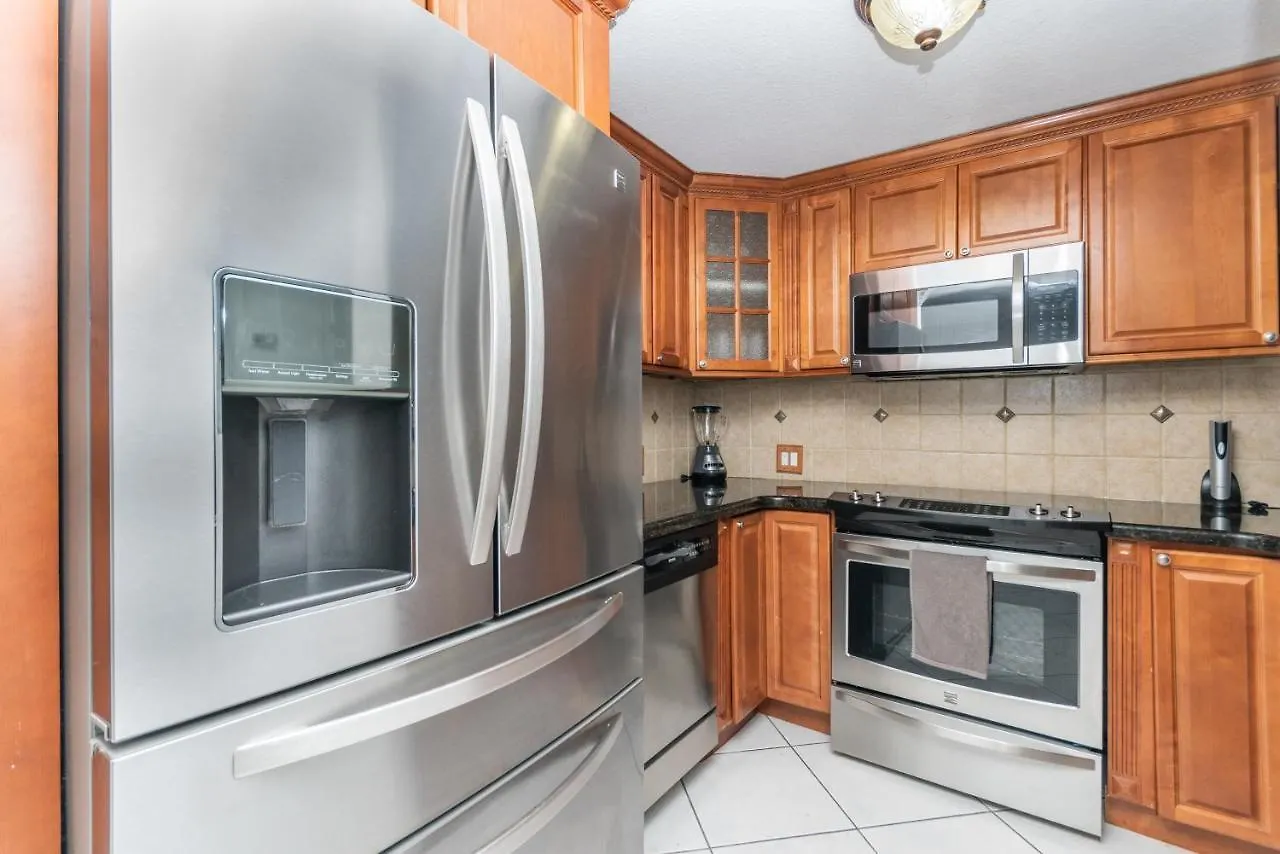 Beautiful 2/2.5 W/free Parking Fast Wifi Apartamento