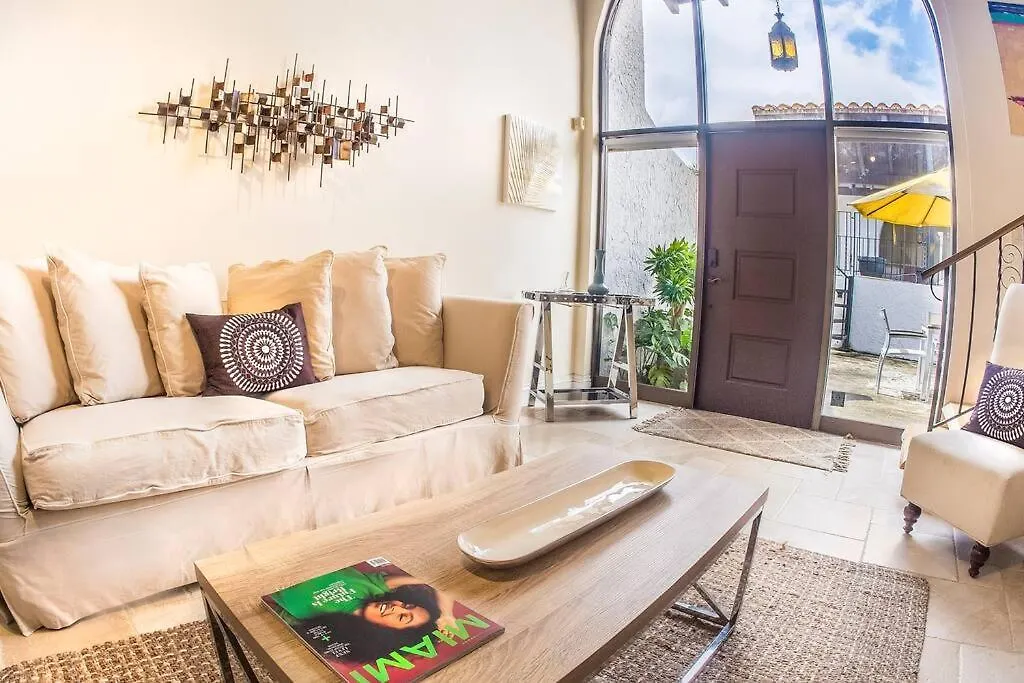 At St. Place “h”, Luxury, Pet Friendly Vila Miami