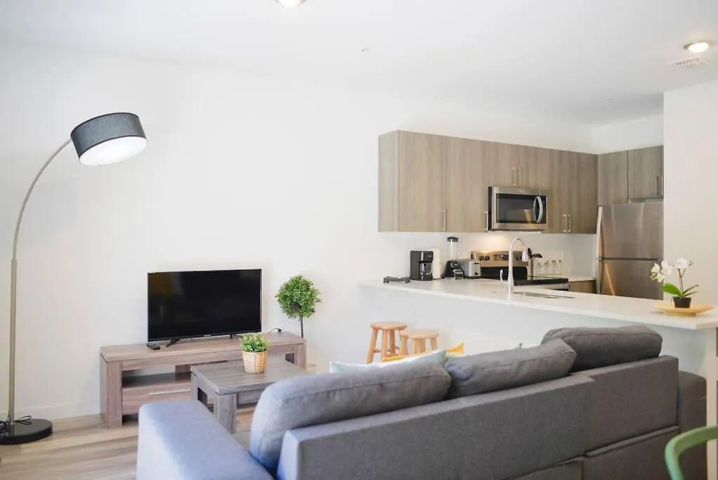 Awesome Townhouse 15 Minutes From The