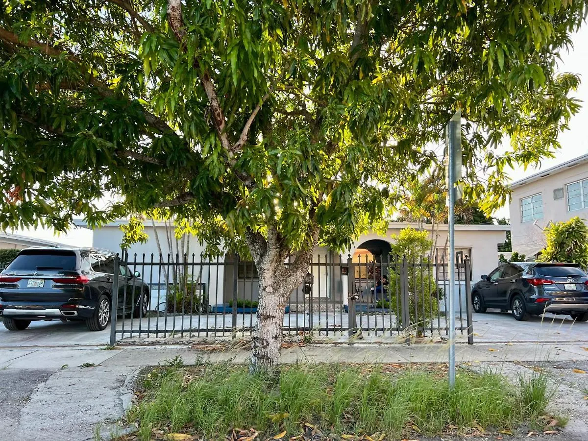 Coral Gable 3br House Parking & Holiday home Miami