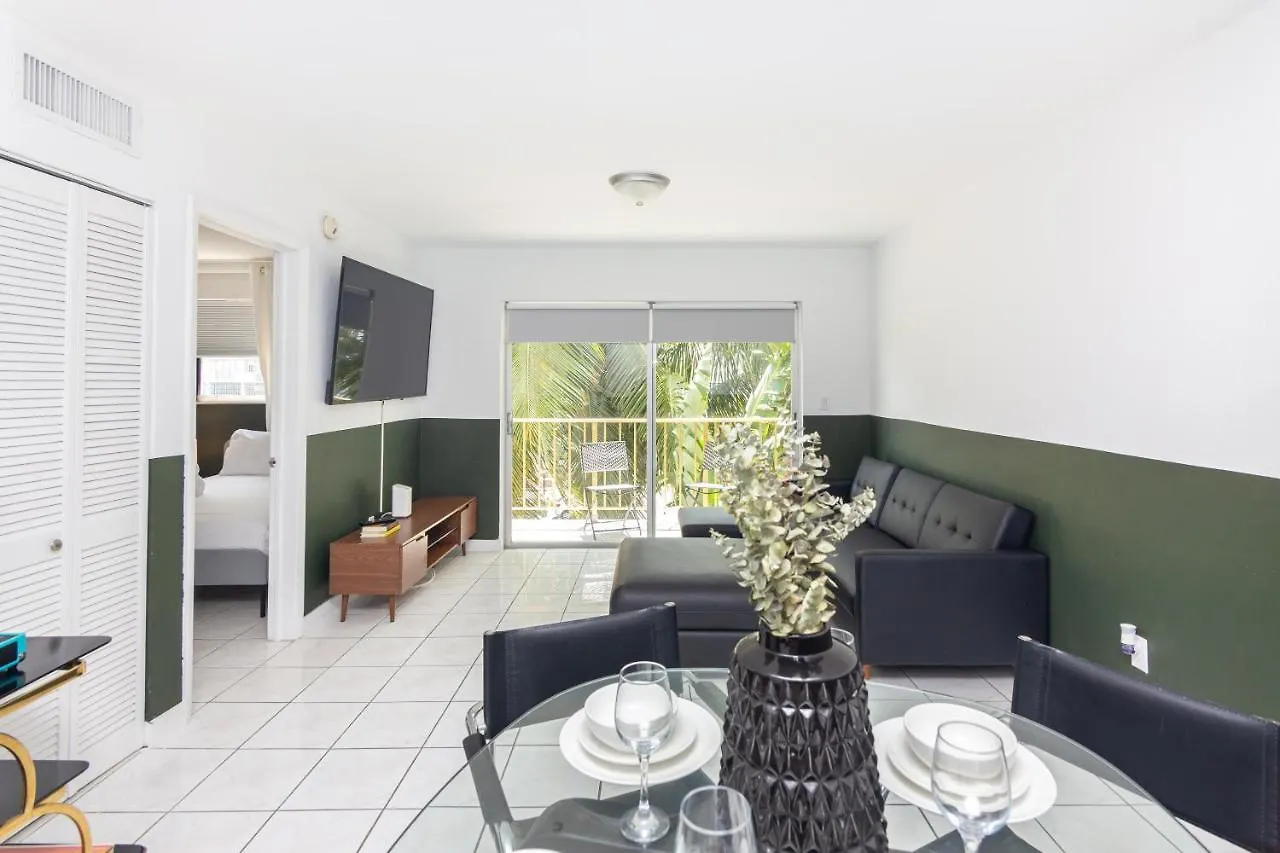One Bedroom - With Parking & Balcony - Heart Of Wynwood *