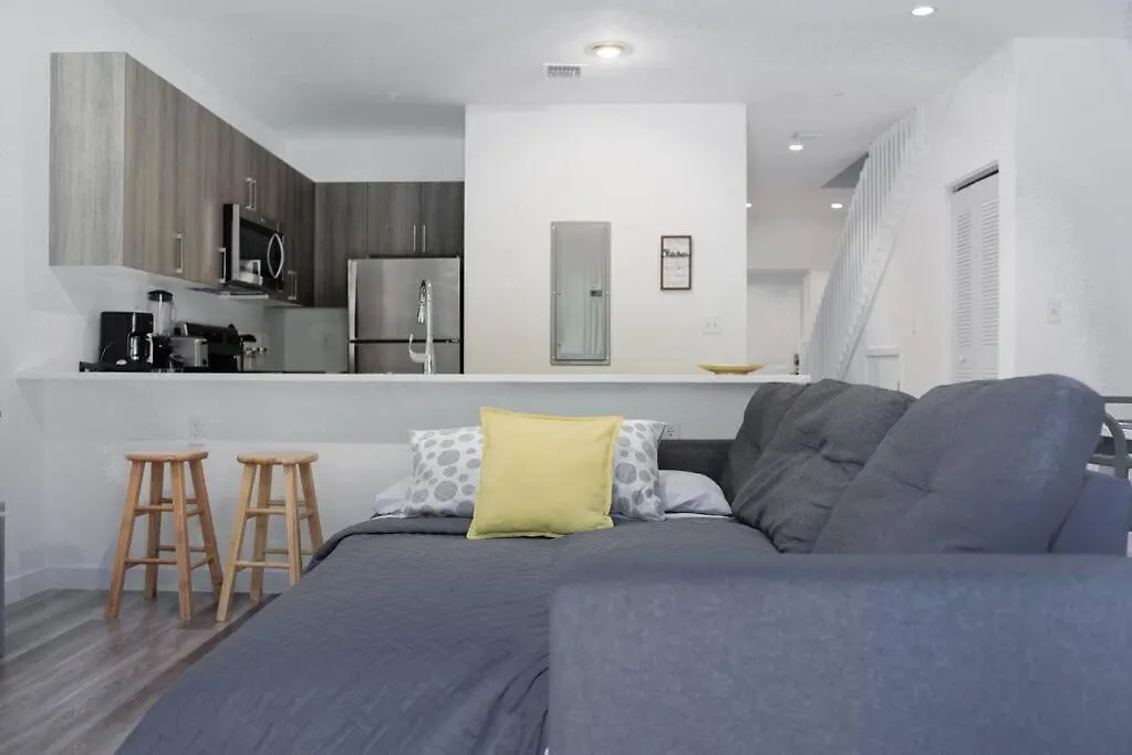 Awesome Townhouse 15 Minutes From The