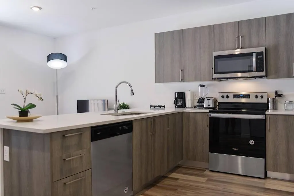 Awesome Townhouse 15 Minutes From The