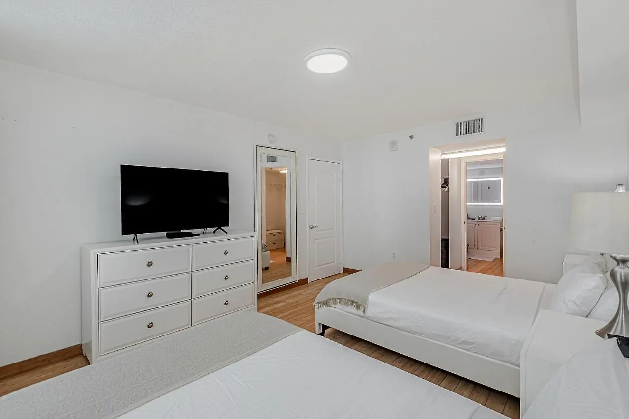 With & Ocean Views! Sleep Up To 6! Miami