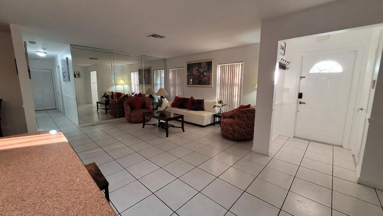 Las Palmeras Holiday home *