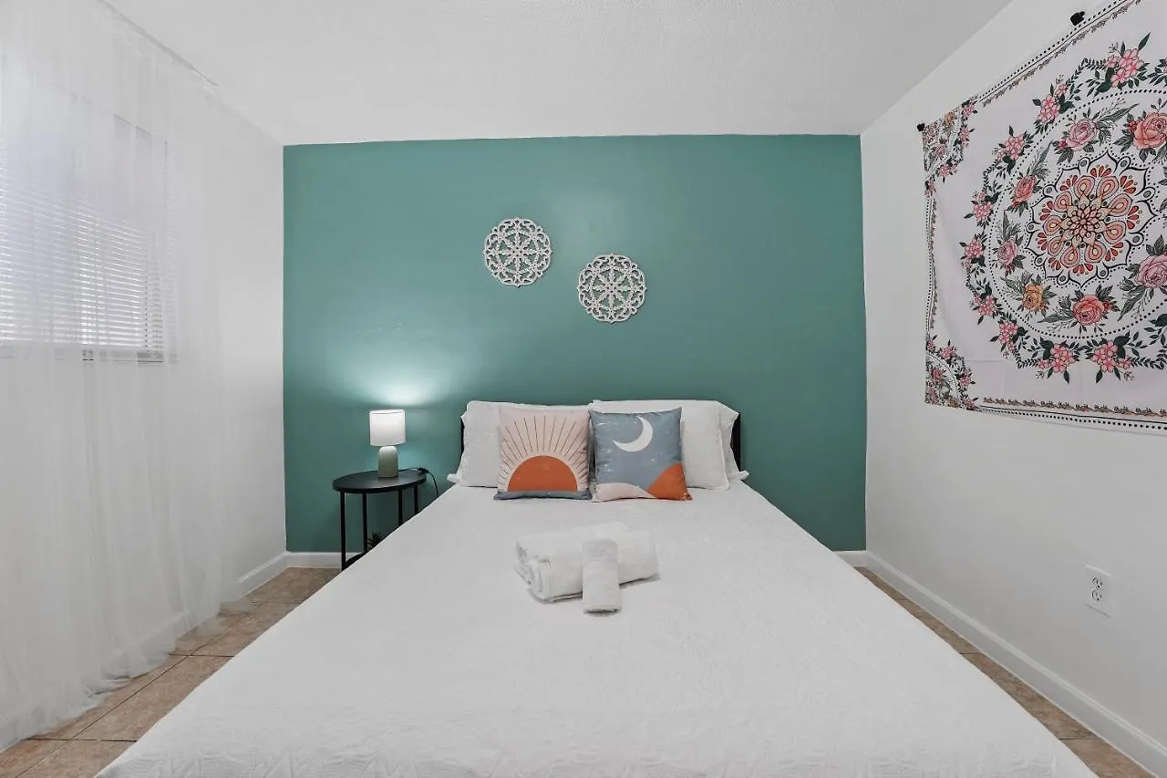Specious 2 Bedroom Unit In Near Brickell * Miami
