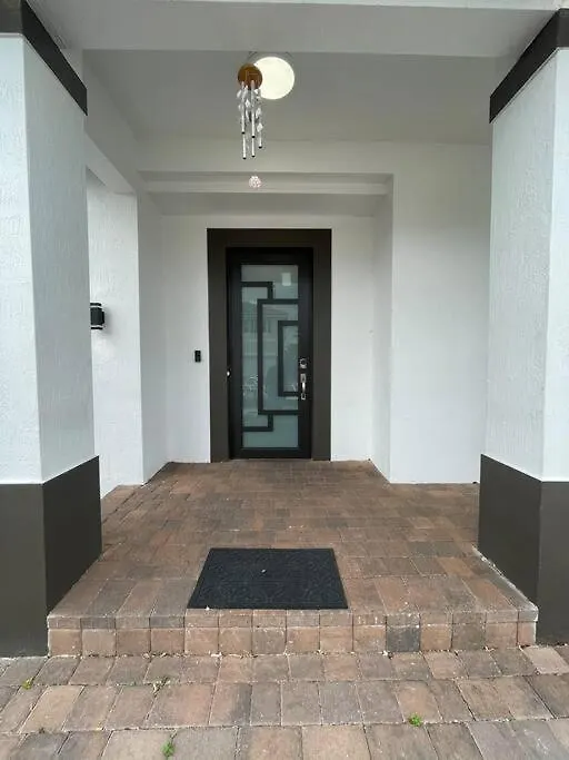 Yenya Miami