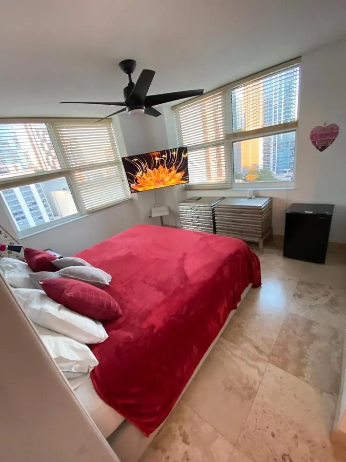 Homestay Comfortable In The Brickell Center Area