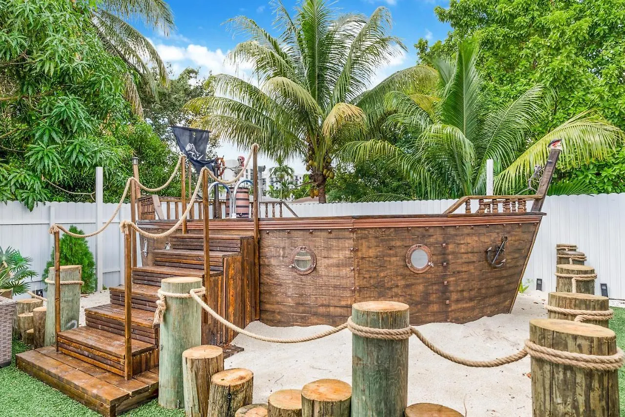 Spacious 6Br Miami Pool, Bb Court & Near Airport L03 Holiday home