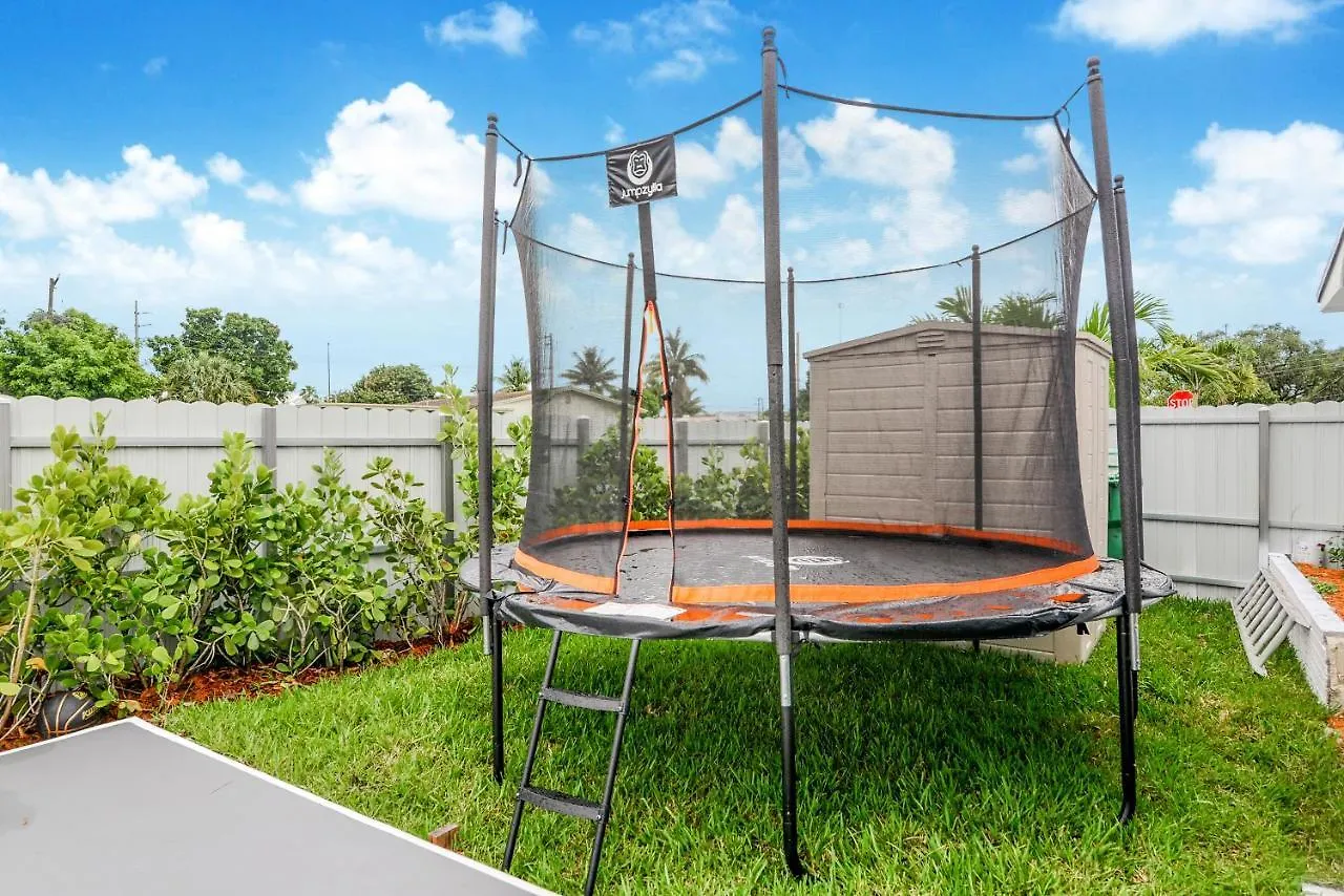 Family 5Br Miami Resort Pool, Sports & Bbq Oasis L04 Holiday home *