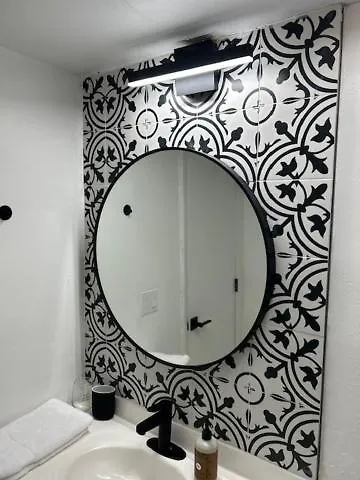 Дом отдыха Unique Coral Gables