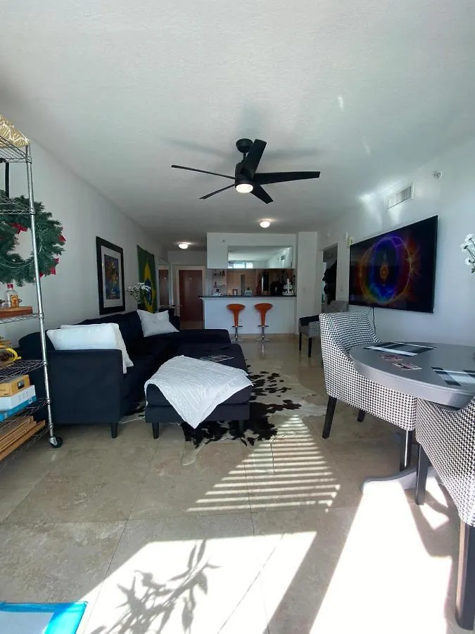 Comfortable In The Brickell Center Area Homestay